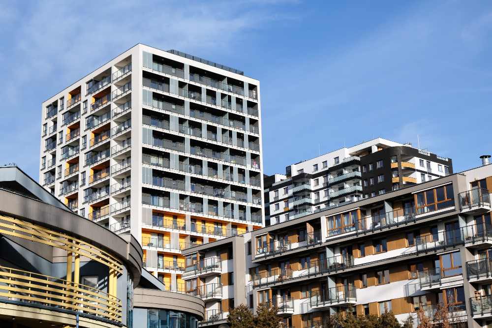 ensemble d'immeubles dans un quartier moderne